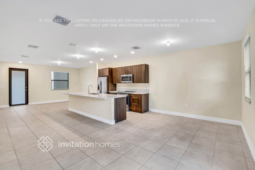 Building Photo - 10437 NW 82nd St