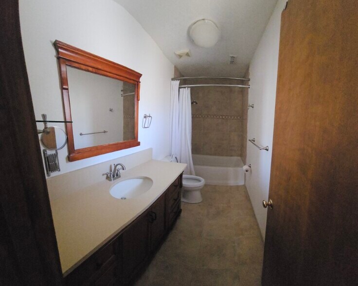 Master Bath - 74 Camino De Las Huertas