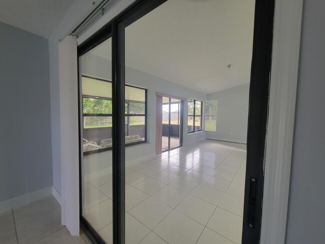 Building Photo - 2050 SE Camilo St