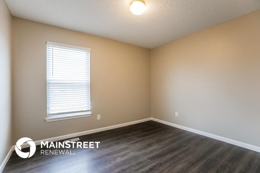 Building Photo - 845 SW Country Hill Dr