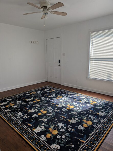 Building Photo - 3916 Winfield Ave