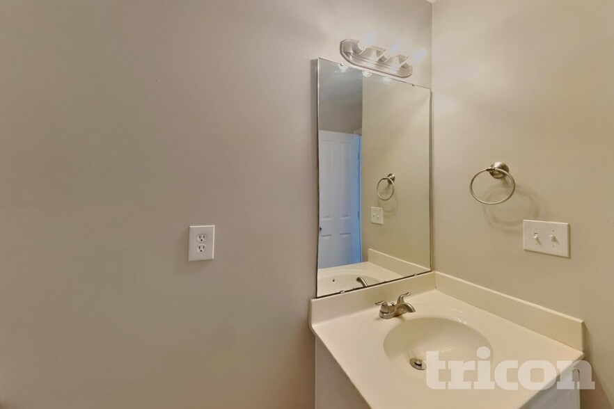 Building Photo - 6867 Horseback Lane