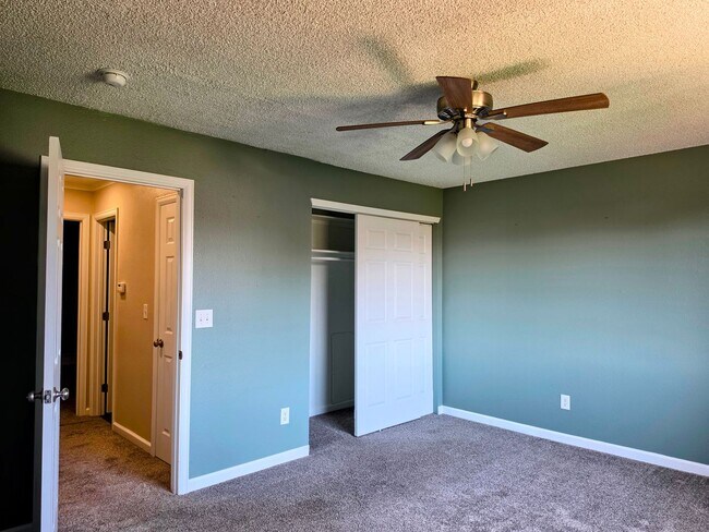 Building Photo - 486 Tracy Dr