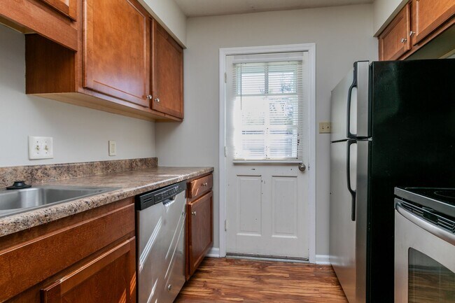 Building Photo - 2502-2502 E Morris Dr