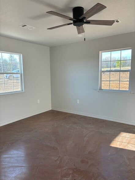 Building Photo - 168 Rustic Ln