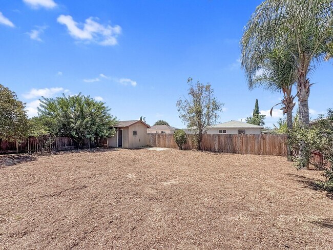 Building Photo - 839 N Midway Dr