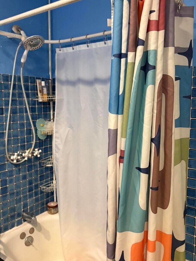 Building Photo - 839 N Orange Dr