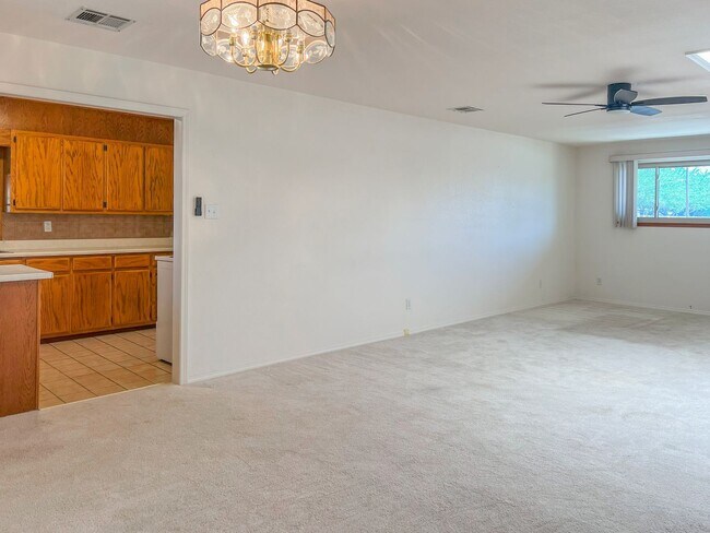 Building Photo - Spacious 3 Bedroom 2 Bath Home on Corner Lot