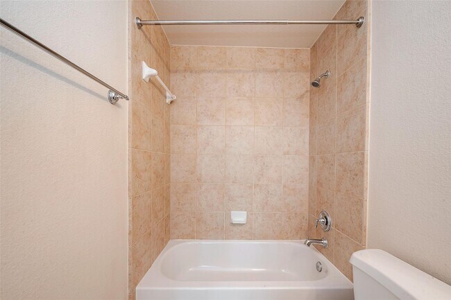 Building Photo - 3302 Clearview Cir