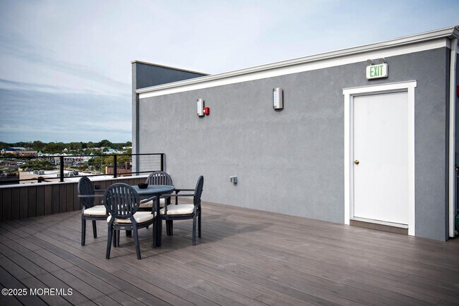 Building Photo - 209 Bond St