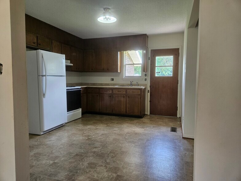 Building Photo - 322 Vista Dr