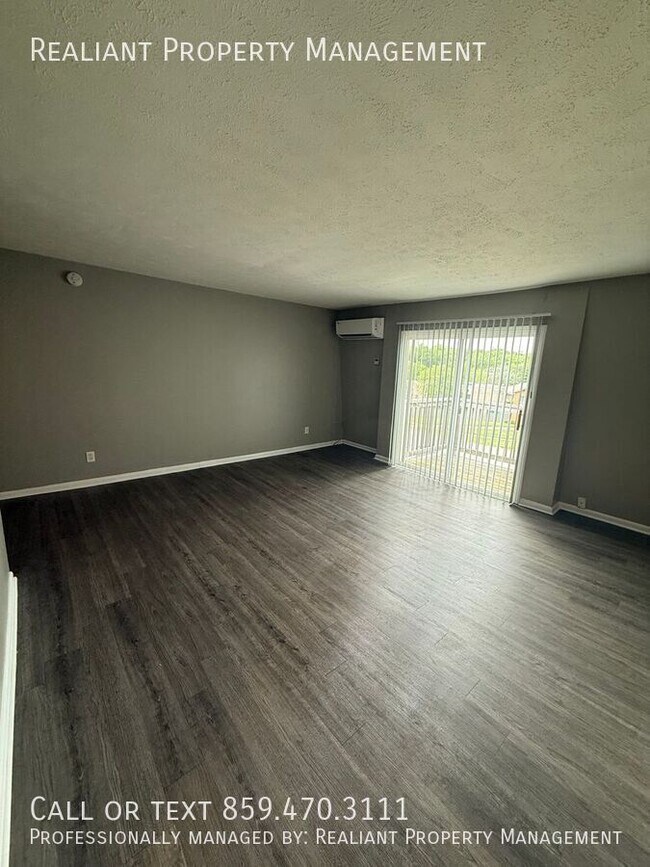 Building Photo - 2082 Fairmont Ct