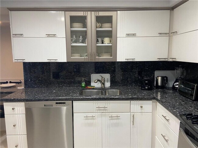 Building Photo - 5000 N Ocean Blvd