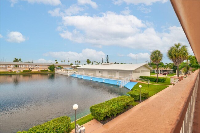 Building Photo - 800 SW 10th Terrace