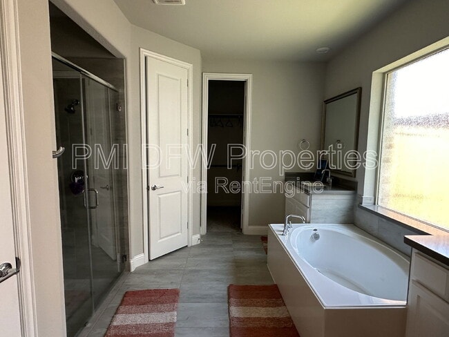 Building Photo - 2222 McMullin Dr