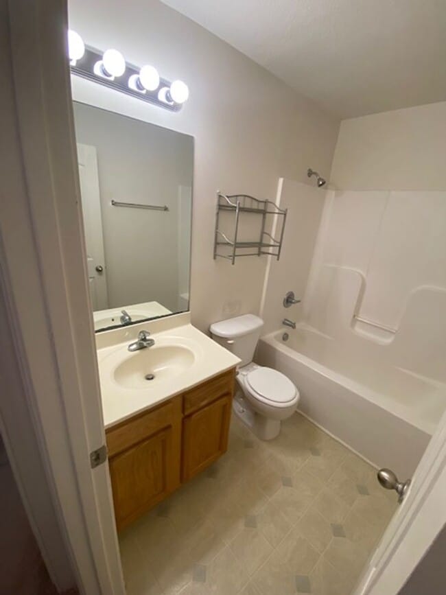 Building Photo - Carolina Forrest! 3 Bedroom / 3 Bath. Pet Friendly.