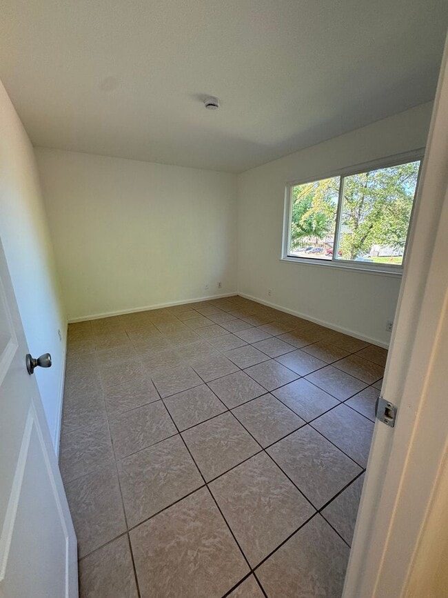 Building Photo - 2 Bedroom condo in Auburn! Walk to everyth...