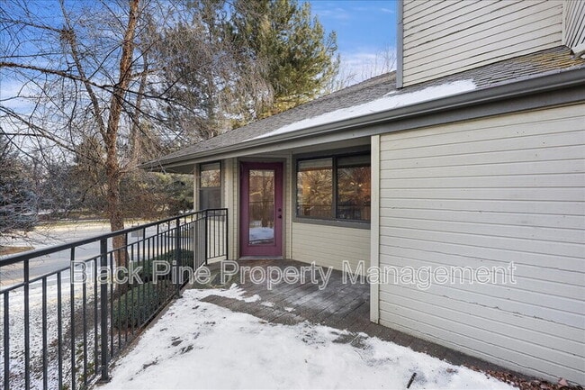 Building Photo - 3675 S Gekeler Ln