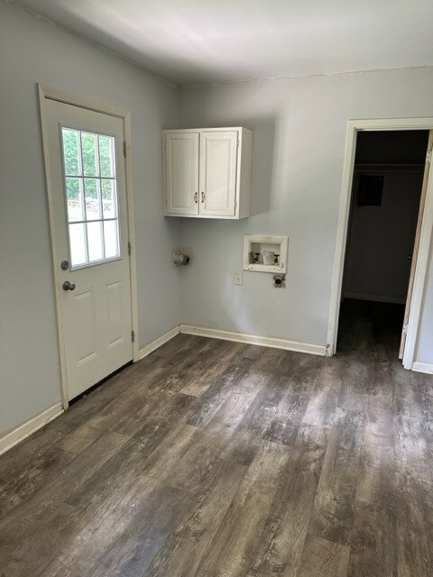 Building Photo - 1927 Montrose Dr