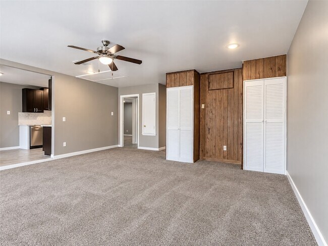 Building Photo - 4223 Oak Shadows Dr