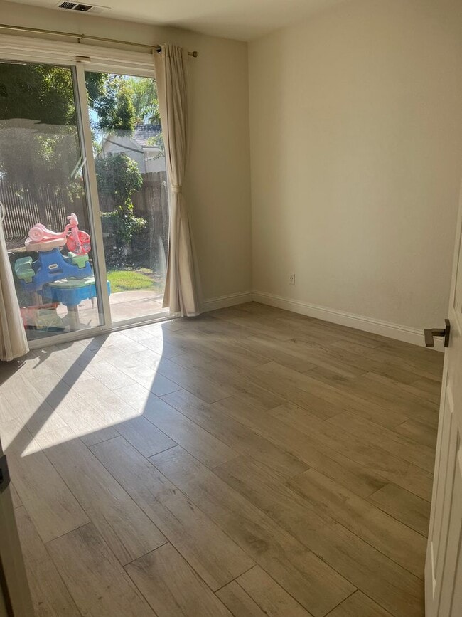 Building Photo - Beautiful Remodel Home in Peggy Heller Sch...