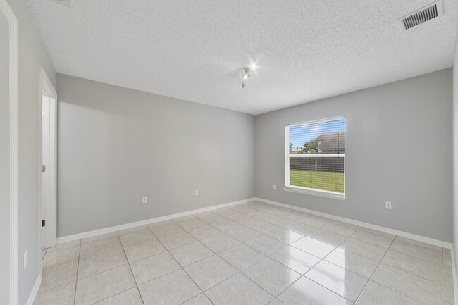 Building Photo - 266 Chadworth Dr