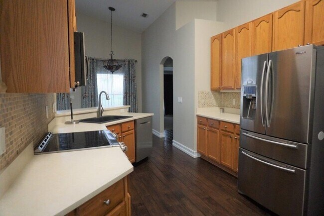 Building Photo - Pool Home in Oak Valley