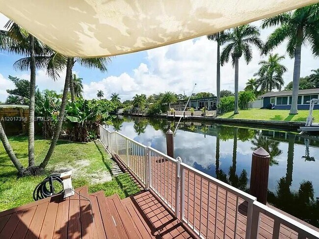 Building Photo - 2518 Gulfstream Ln