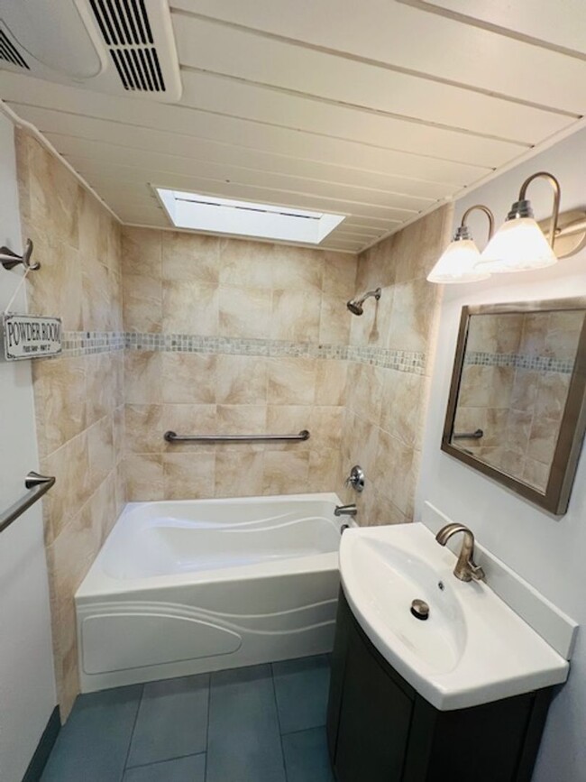 Building Photo - Sunny Corralitos 3-Bedroom, 1-Bathroom Hom...