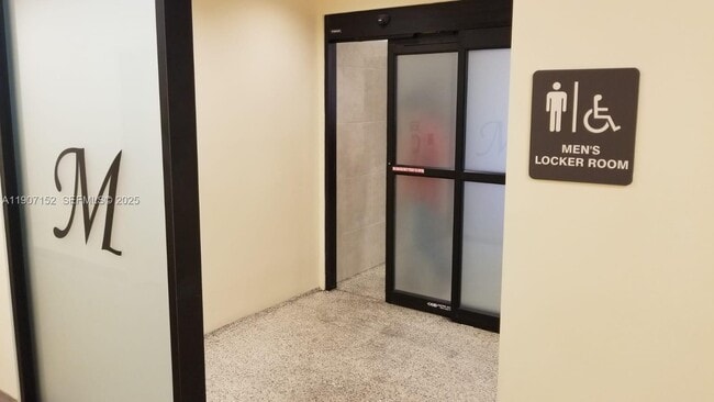 Building Photo - 534 Mansfield M