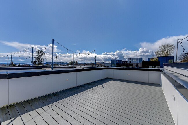 Building Photo - Terrific Townhome
