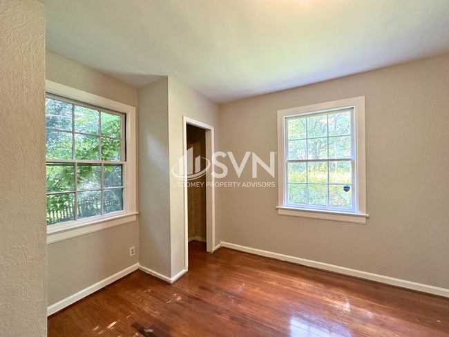 Building Photo - 4823 Auburn Dr N