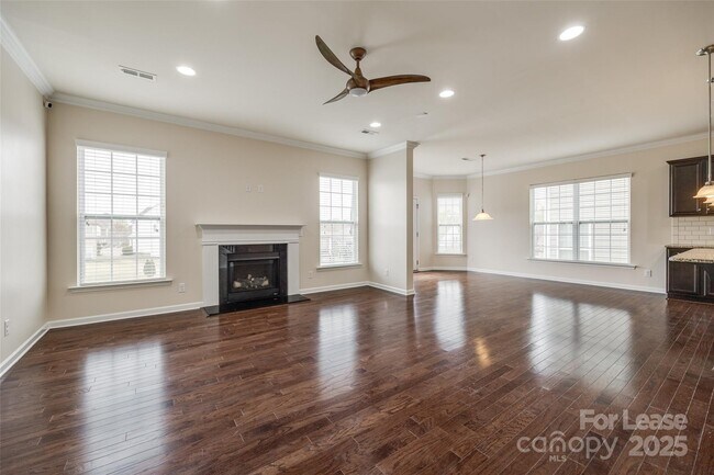 Building Photo - 327 Hawks Creek Pkwy