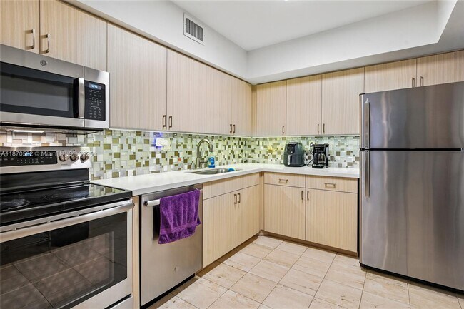 Building Photo - 3600 Mystic Pointe Dr