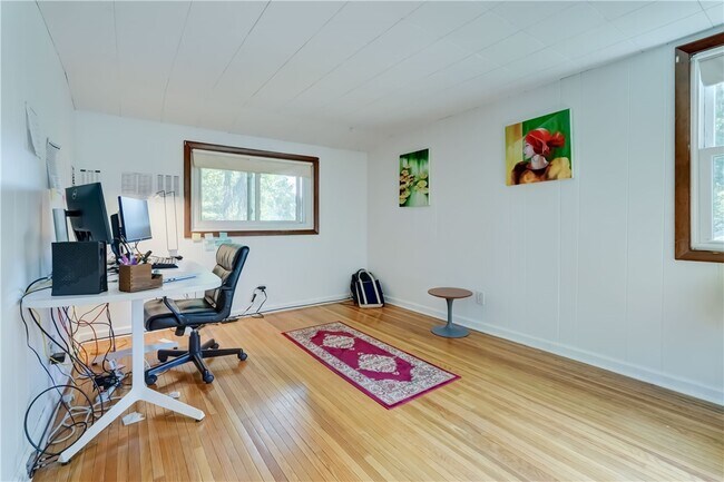 Building Photo - 984 Danby Dr