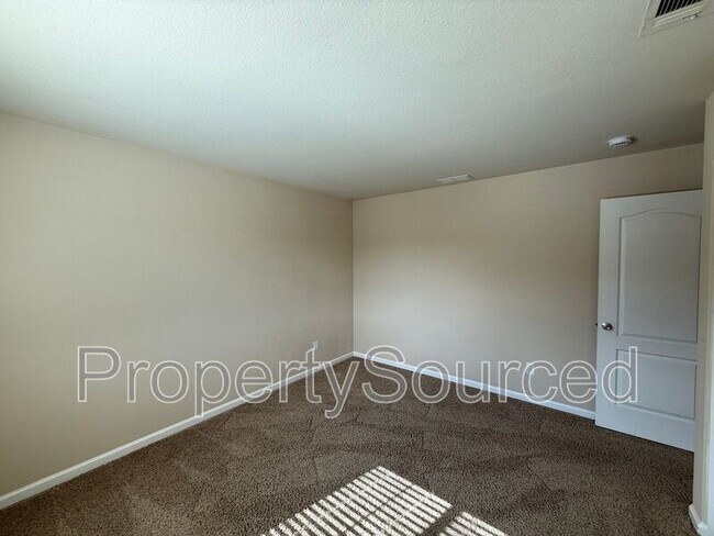 Building Photo - 1447 Hearthsong Dr