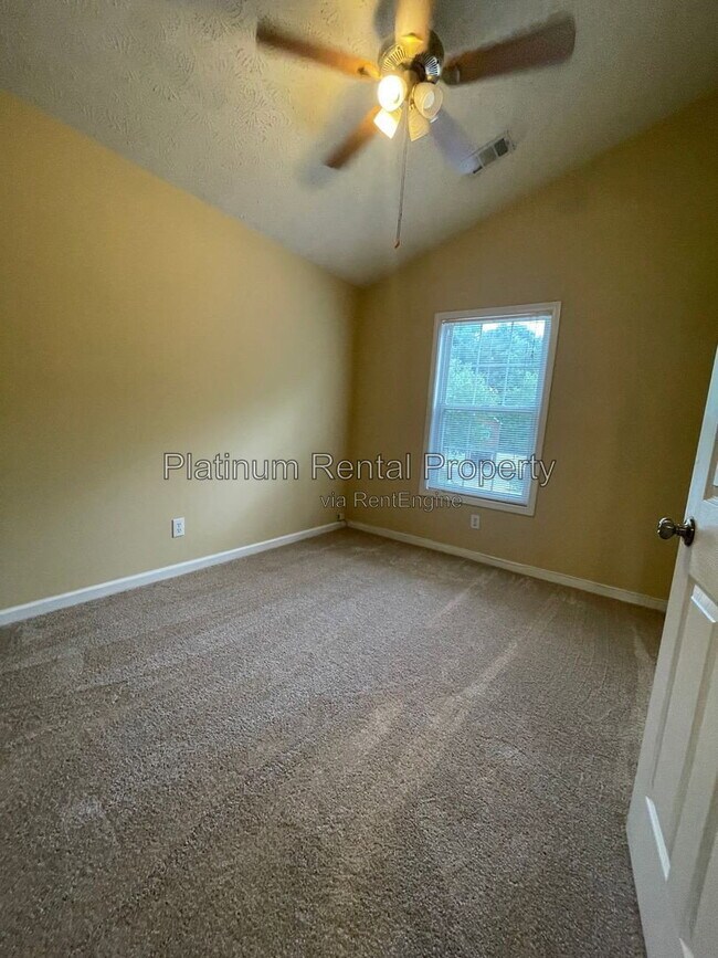 Building Photo - 810 Camelon Ct