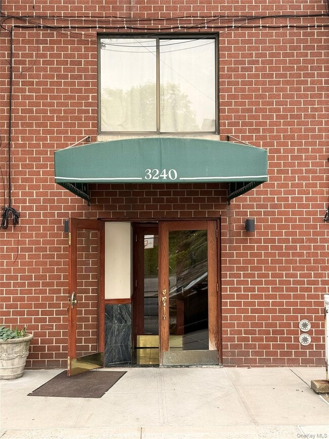 Building Photo - 3240 Netherland Ave