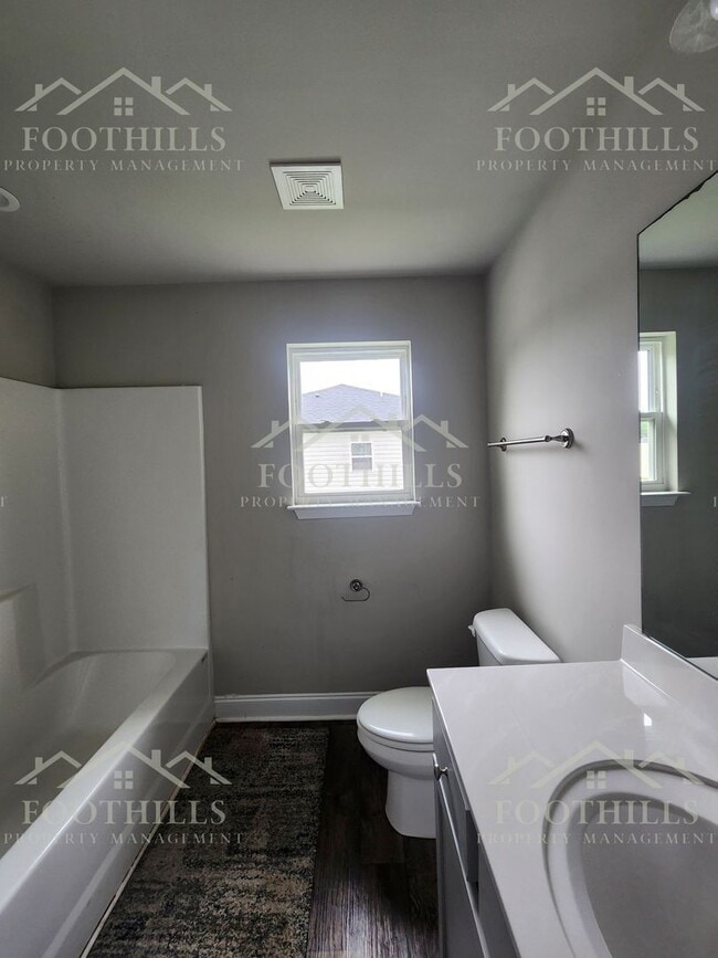 Building Photo - 102 David St