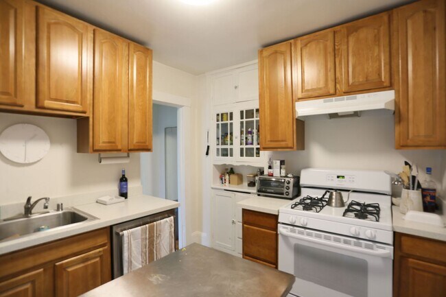 Building Photo - 741 Douglass St