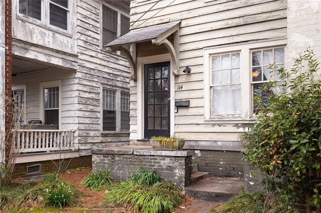 Building Photo - 114 E Maple St