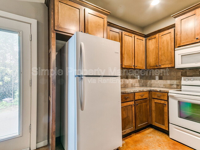 Building Photo - 2874 Muzzy St