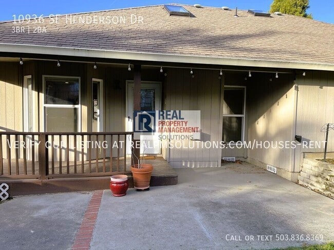 Building Photo - 10936 SE Henderson Dr