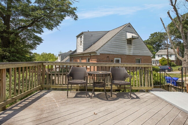 Building Photo - 2509 Crest Ave