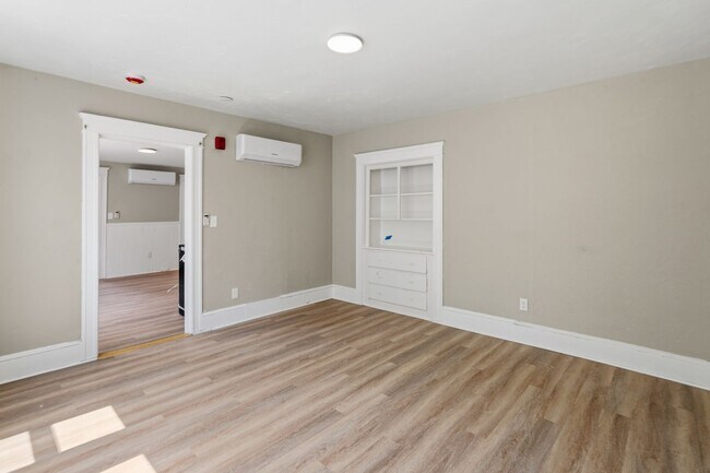Building Photo - 387 Grove St