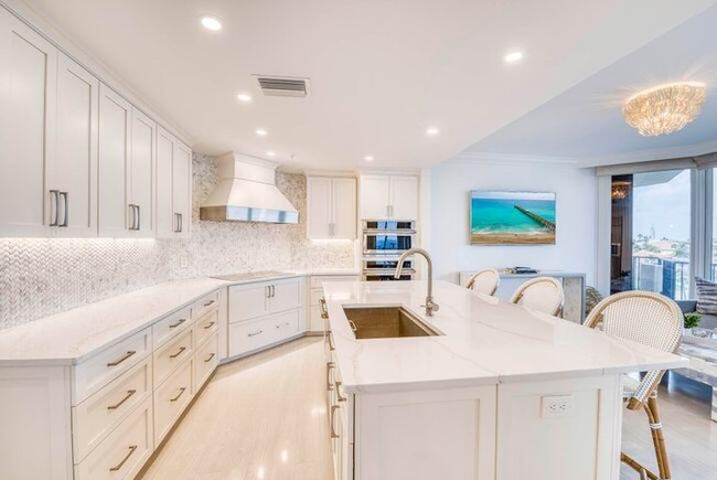 Building Photo - 570 Ocean Dr