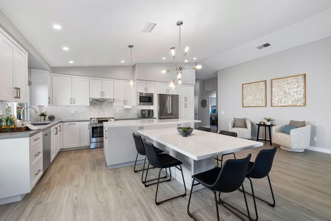 Building Photo - 49771 Lincoln Dr