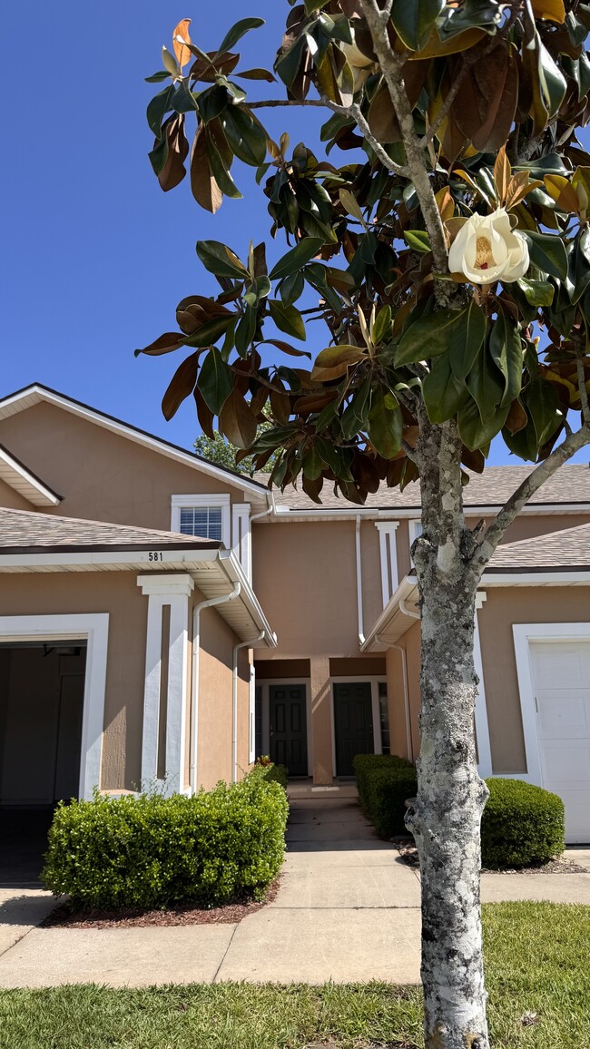 Building Photo - 581 Scrub Jay Dr