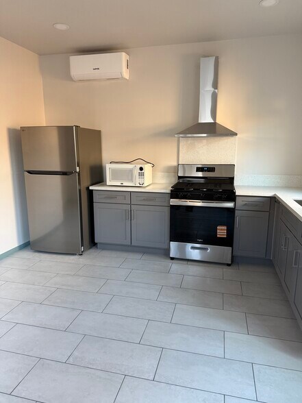 Kitchen, new appliances - 48609 Camino Maya