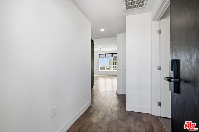 Building Photo - 10601 Washington Blvd